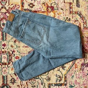 Size 6 Long American Eagle Mom Jeans with front patch pockets!